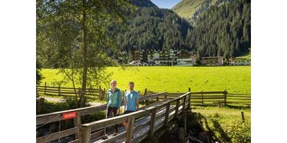 Wanderurlaub - Ausrüstungsverleih: Teleskopstöcke - Innerschmirn - Das Adler Inn inmitten der Natur - ADLER INN Tyrol Mountain Resort SUPERIOR