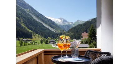 Wanderurlaub - Ausrüstungsverleih: Schneeschuhe - Vals (Vals) - Traumhafter Panoramablick aus alles Zimmern und Suiten im Adler Inn - ADLER INN Tyrol Mountain Resort SUPERIOR