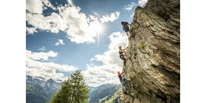 Wanderurlaub - Ausrüstungsverleih: Teleskopstöcke - Innerschmirn - Klettern und Action im Adler Inn - ADLER INN Tyrol Mountain Resort SUPERIOR