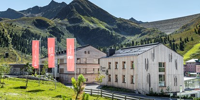 Wanderurlaub - Hüttenreservierung - Seefeld in Tirol - Aussenansicht 3-Seenhaus - Jagdschloss Resort Kühtai