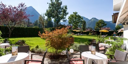 Wanderurlaub - Klettern: Klettersteig - Fügen - Terrasse mit Ausblick - Hotel Karlwirt - Alpine Wellness am Achensee