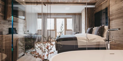 Wanderurlaub - Bettgrößen: Doppelbett - Hinterriß (Eben am Achensee) - VAYA Zillertal Gran Deluxe Zimmer Badezimmer - VAYA Zillertal
