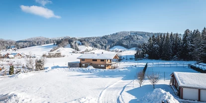 Wanderurlaub - Ausrüstungsverleih: Schneeschuhe - Wiggensbach - direkt am Haus starten in die Loipen, Berge und zum sporteln - Natur-Landhaus Krone, Bio-Hotel & Soulfood-Restaurant