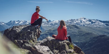 Wanderurlaub - Wanderschuhe: 2 Wanderschuhe - Schweiz - Aussicht über Davos - Hotel Ochsen 2