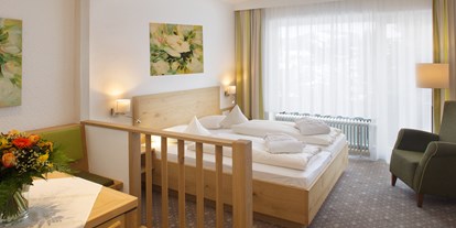 Wanderurlaub - Hotel-Schwerpunkt: Wandern & Kulinarik - Allgäuer Alpen - Einrichtungsbeispiel Doppelzimmer  - Vitalhotel Interest 