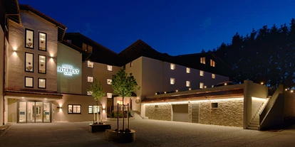 Wanderurlaub - Hotel-Schwerpunkt: Wandern & Biken - Ofterschwang - Hof bei Nacht - Vitalhotel Interest 