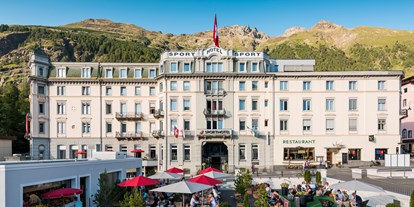 Wanderurlaub - Parkplatz: gebührenpflichtig in Gehweite - St. Moritz - Sporthotel mit Garten-Restaurant an der Via Maistra.  - Sporthotel Pontresina