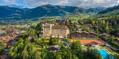 Wanderurlaub - Parkplatz: gebührenpflichtig beim Hotel - Berner Alpen - Gstaad Palace Outdoor View Sommer - Gstaad Palace