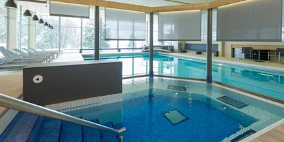 Wanderurlaub - Bettgrößen: Twin Bett - Horrenbach - Schwimmbad im Winter - Beausite Park Hotel Wengen