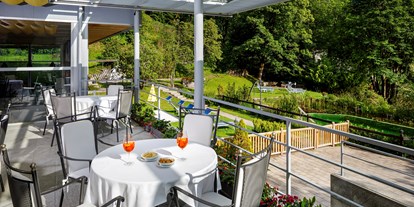 Wanderurlaub - Pauschalen für Wanderer - Schweiz - Sommerterrasse - Beausite Park Hotel Wengen