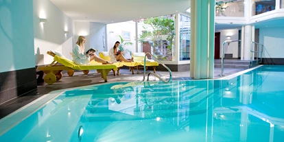 Wanderurlaub - Hotel-Schwerpunkt: Wandern & Wellness - Zwischenflüh - Indoor-Pool im SPA.  - GOLFHOTEL Les Hauts de Gstaad & SPA