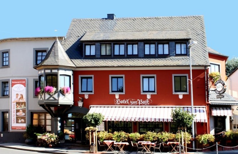 Wanderhotel - Hotel-Außenansicht - Hotel zur Post - Waldbreitbach 