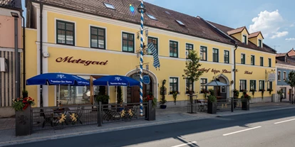 Wanderurlaub - Hotel-Schwerpunkt: Wandern mit Kindern - Eichendorf - Außenansicht  - Hotel Bayrischer Löwe