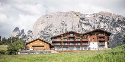 Wanderurlaub - Trockenraum - Trentino-Südtirol - Frontansicht Hotel emmy-five elements -  Hotel Emmy-five elements