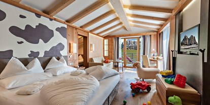 Wanderurlaub - Bettgrößen: Doppelbett - Seiser Alm - Suite "Dolasilla" mit Balkon (Berg oder Talblick) -  Hotel Emmy-five elements