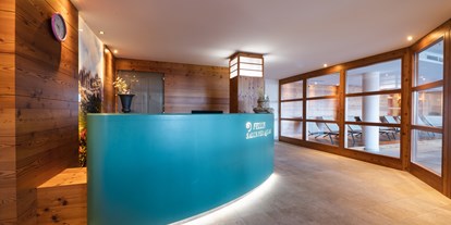 Wanderurlaub - vegetarisches Essen - Wolkenstein/Gröden - SPA Rezeption -  Hotel Emmy-five elements