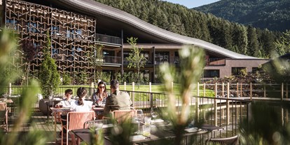 Wanderurlaub - Pools: Außenpool beheizt - Brixen/St.Andrä - Restaurant-Terasse - Falkensteiner Family Resort Lido