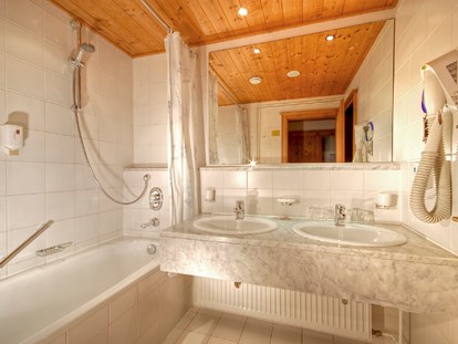 Wanderurlaub - Bad und WC getrennt - Österreich - Doppelzimmer 35 m2 - Hotel Goldried
