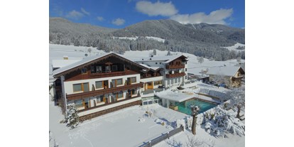 Wanderurlaub - Touren: Bergtour - Reischach (Trentino-Südtirol) - Tirolerhof im Winter - Hotel Tirolerhof