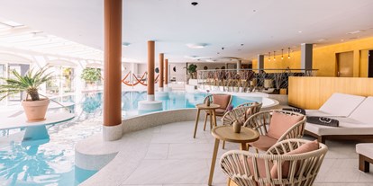Wanderurlaub - Pools: Infinity Pool - Nals an der Weinstraße - Hotel Hohenwart