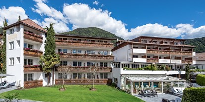 Wanderurlaub - geführte Wanderungen - St. Leonhard in Passeier - Hotel bei Tag - Hotel Sunnwies