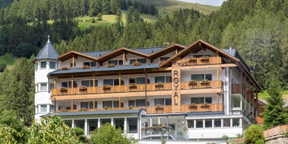 Wanderurlaub - Trockenraum - Trentino-Südtirol - Hotel Royal - Außenansicht - Hotel Royal ***S