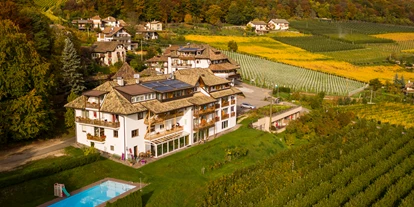 Wanderurlaub - Trockenraum - Trentino-Südtirol - Haus Heidi Steinegger Eppan von oben - Hotel - Gasthof Steinegger Eppan