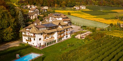 Wanderurlaub - Schwierigkeit Klettersteig: A - Trentino-Südtirol - Haus Heidi Steinegger Eppan von oben - Hotel - Gasthof Steinegger Eppan