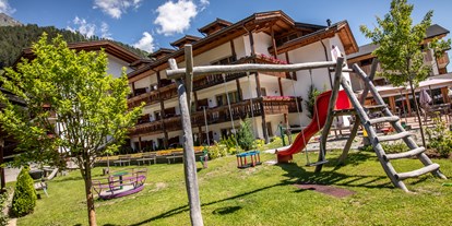 Wanderurlaub - Ausrüstungsverleih: Kindertrage - St. Walburg im Ultental - Familienhotel Viktoria