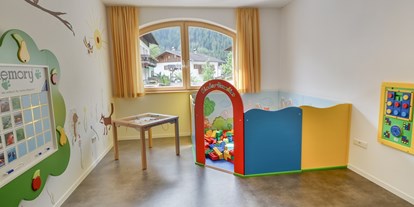 Wanderurlaub - Ausrüstungsverleih: Kindertrage - Algund - Familienhotel Viktoria