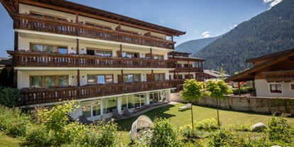 Wanderurlaub - Wanderschuhe: 2 Wanderschuhe - Trentino-Südtirol - Familienhotel Viktoria