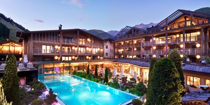 Wanderurlaub - Pools: Infinity Pool - Gais (Trentino-Südtirol) - Hotel Quelle Nature Spa Resort *****