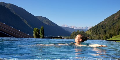 Wanderurlaub - Pools: Außenpool beheizt - Taisten/Welsberg - Hotel Quelle Nature Spa Resort *****