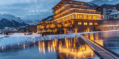 Wanderurlaub - Pools: Außenpool beheizt - Graun im Vinschgau - Hotel Winter - Tuberis Nature & Spa Resort