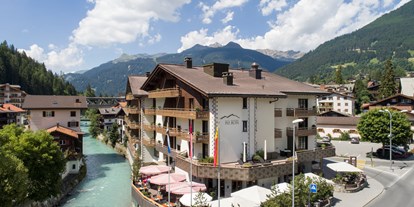 Wanderurlaub - Parkplatz: gebührenpflichtig in Gehweite - Schweiz - Hotel Piz Buin