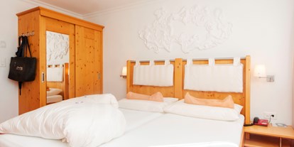 Wanderurlaub - Bettgrößen: Doppelbett - Gaschurn - Eines unserer Superior Doppelzimmer  - Vital-Hotel Samnaunerhof