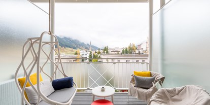 Wanderurlaub - Fahrstuhl - Graubünden - Deluxe King Gold Balkon - Hard Rock Hotel Davos