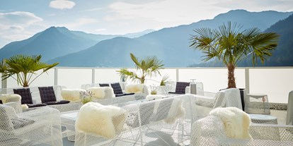 Wanderurlaub - Bettgrößen: Queen Size Bett - Davos Wiesen - 5th Roof Top Bar - Hard Rock Hotel Davos