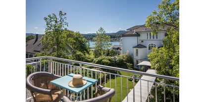 Wanderurlaub - Pools: Innenpool - Kärnten - Ausblick aus der Gartenvilla - Seehotel Hubertushof