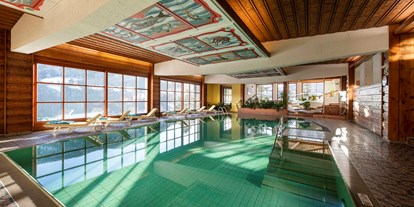 Wanderurlaub - Bettgrößen: King Size Bett - St. Lorenzen (Reichenau) - Schwimmbad- und Saunalandschaft
©️ Rupert Mühlbacher - Hotel St. Oswald