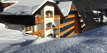 Wanderurlaub - Hüttenreservierung - Moos (Gmünd in Kärnten) - Hotelansicht im Winter - Hotel St. Oswald