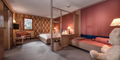 Wanderurlaub - Bettgrößen: King Size Bett - St. Lorenzen (Reichenau) - Geräumige Suiten im Hotel St. Oswald
©️ Fotoatelier Wolkersdorfer - Hotel St. Oswald