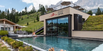 Wanderurlaub - Pools: Infinity Pool - St. Christina Gröden - Moseralm Dolomiti Spa Resort