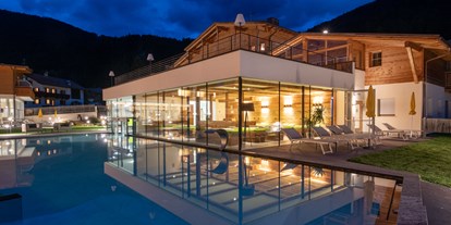 Wanderurlaub - Pools: Außenpool beheizt - Taisten/Welsberg - Alpine Nature Hotel Stoll