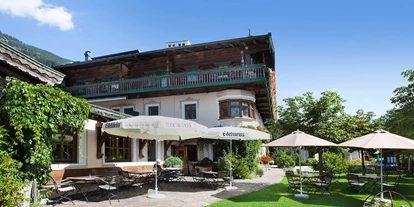Wanderurlaub - Ausrüstungsverleih: Rucksäcke - Mayrhofen (Mittersill) - Hotel Aussenansicht Garten vorne - Hotel Senningerbräu