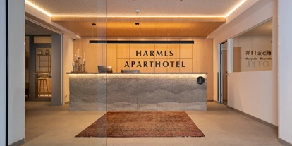 Wanderurlaub - Fahrstuhl - Hof (Wagrain) - Harmls Reception - Harmls Aparthotel
