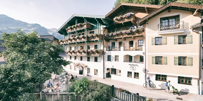 Wanderurlaub - Ausrüstungsverleih: Kindertrage - Gadaunern - Außenansicht - Hotel Berg-Leben