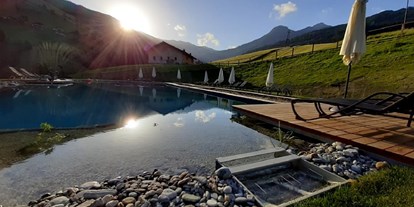 Wanderurlaub - Pools: Außenpool nicht beheizt - Obertauern - Naturpool Hotel Lammwirt Großarl - Morgenstimmung - Hotel Lammwirt