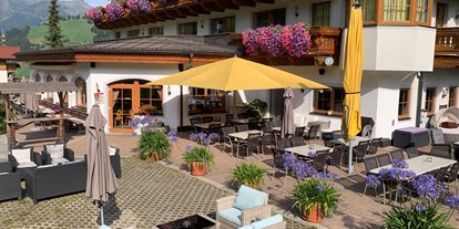 Wanderurlaub - geführte Touren - Bad Gastein - Hotel Lammwirt Großarl Terrasse - Hotel Lammwirt