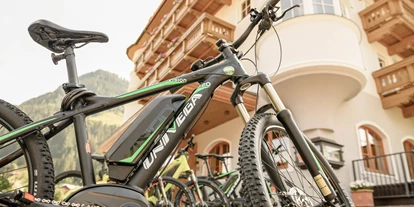 Wanderurlaub - Ausrüstungsverleih: Kindertrage - Fröstlberg - Auch für Mountainbiker gibt es tolle Strecken bei uns im Tal. - Hotel Bergzeit****